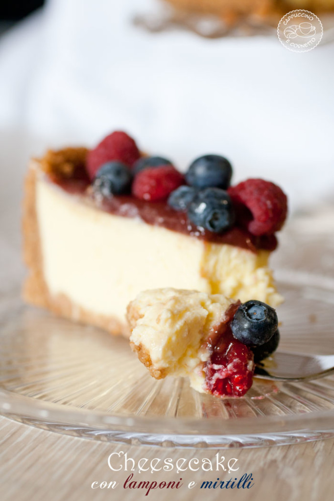NY Cheesecake con lamponi e mirtilli