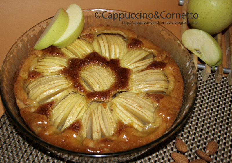 Torta di mele su crema di mandorle