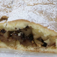 Strudel di mele e gocce di cioccolato