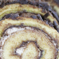 Rotolo con crema di pistacchio e cioccolato fondente