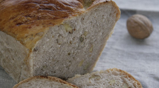Pane in cassetta al latte e noci ( di Sara Papa)