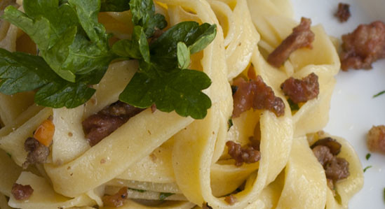 Tagliatelle con ragù bianco e porcini