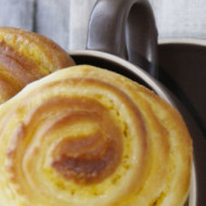 Girelle di pasta brioche alla crema pasticciera