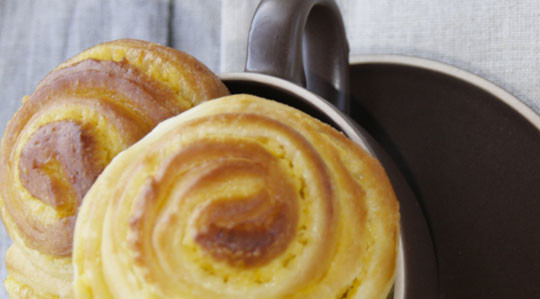 Girelle di pasta brioche alla crema pasticciera