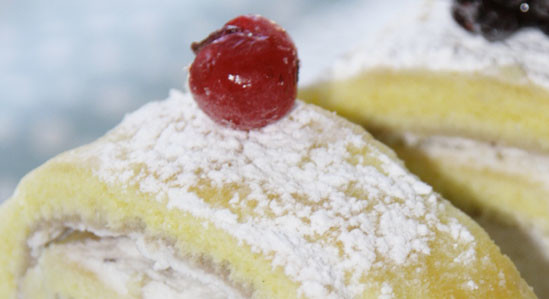 Rotolo ai frutti di bosco e…una cucina…