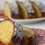 Dolce al cocco con glassa al cioccolato