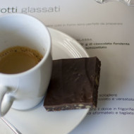 Quadrotti glassati al cioccolato