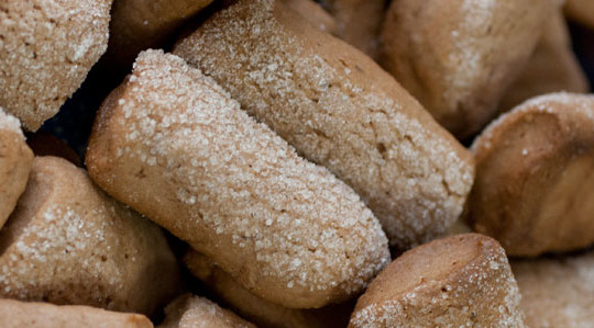 Biscottini al vino rosso, noci e cacao