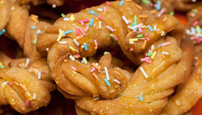 Nidi di tagliatelle dolci per Carnevale
