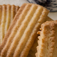 Semplici frollini da tè preparati con trafila