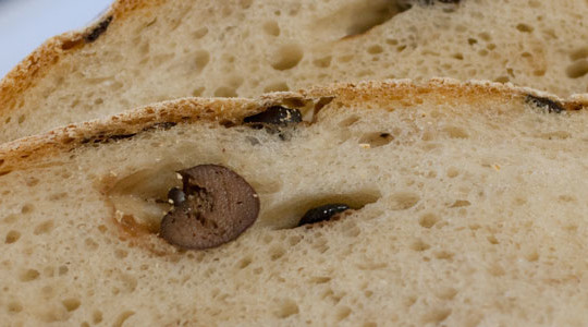 Pane alle olive con farina di farro