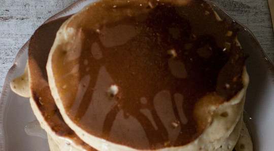 Pancakes con purea di banane e miele all’arancio