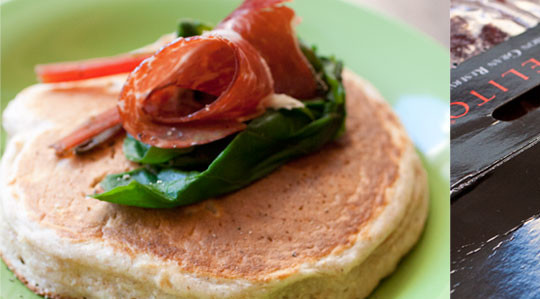 Pancakes salati di grano di solina con bietoline di campo e Jamòn Joselito