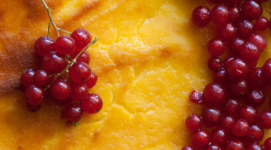 Crostata con crema da forno e ribes rossi