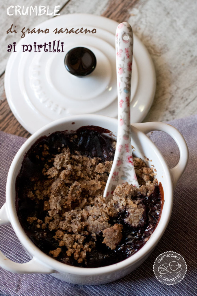 Crumble di grano saraceno ai mirtilli