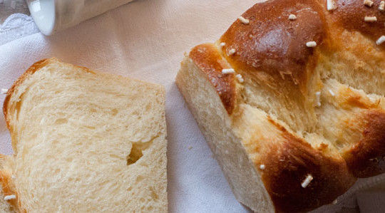Treccia di pan brioche allo yogurt