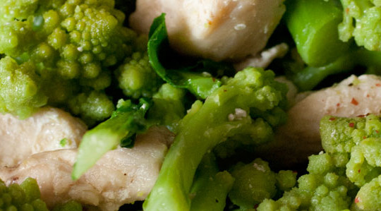 Petto di pollo con broccolo romanesco