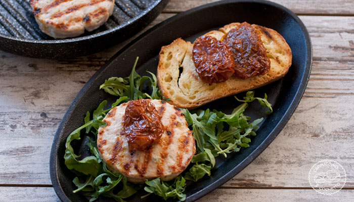 Burger di tacchino con pomodori secchi