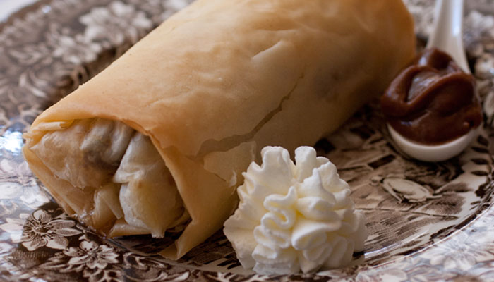 Mini strudel di pasta phyllo con ripieno di mele,mandorle,uvetta e gocce di cioccolato