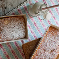 Mini plumcake allo yogurt con fragole essiccate