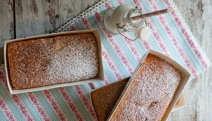 Mini plumcake allo yogurt con fragole essiccate