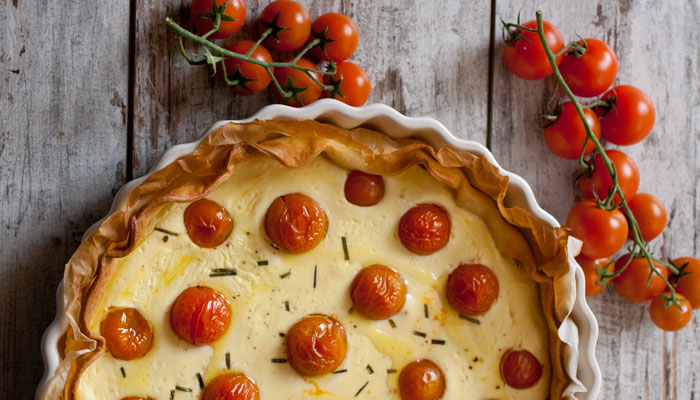 Crostata salata con caprino e pomodorini