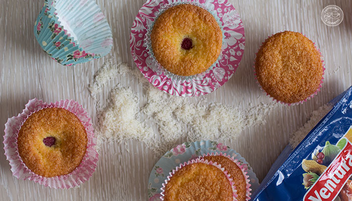 Muffin al cocco con cuore di lampone