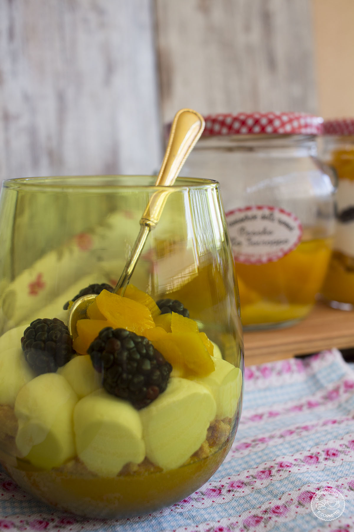 Dolce di ricotta di bufala e frutta