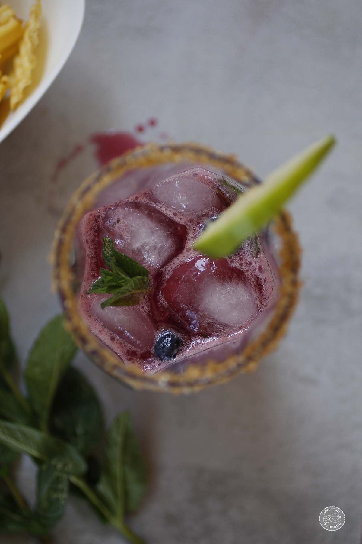 Drink a base di ginger beer, estratto di mirtilli e sciroppo d'acero.