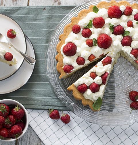 Crostata morbida alle fragole, panna e mascarpone