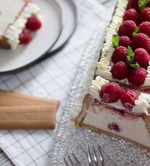 Dolce senza cottura con Novellini Gentilini, mousse allo yogurt, lime e lamponi